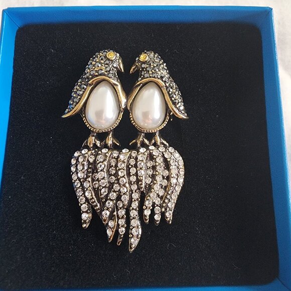 HEIDI DAUS DUAL PENGUIN PIN - NEW IN THE BOX - Picture 1 of 3